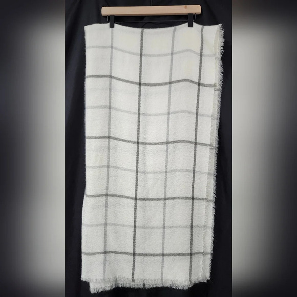 Ivory Gray Plaid Knit Blanket Scarf Wrap Raw Edge Quiet Luxury Minimalist Winter - Picture 4 of 5